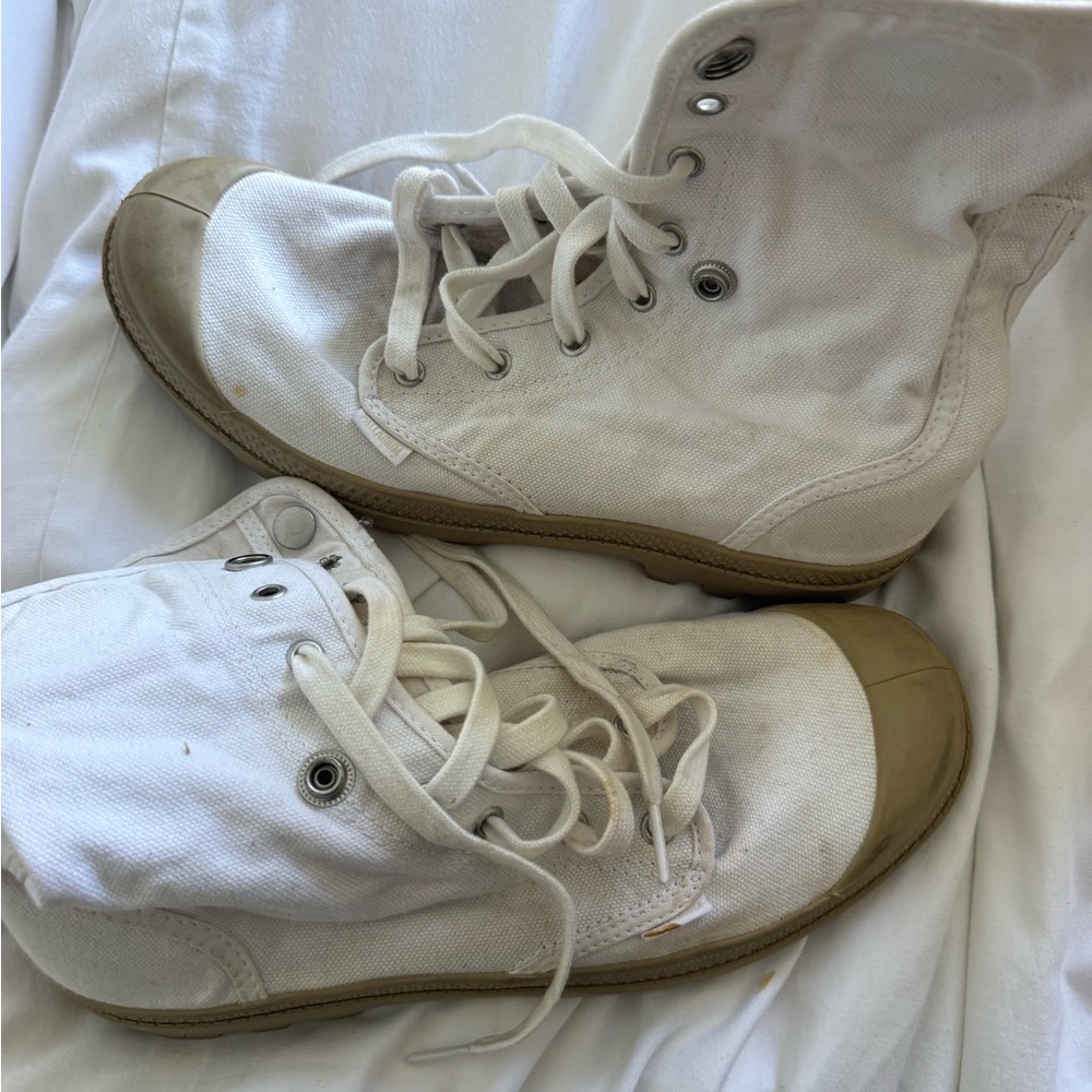 White/cream Palladium high top/ fold down sneakers US10